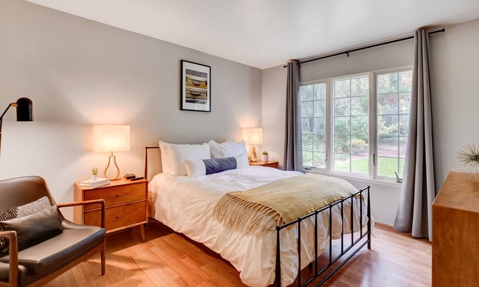 University City House | ✔Remote Work✔Self Check-In✔Streaming✔200Mbps