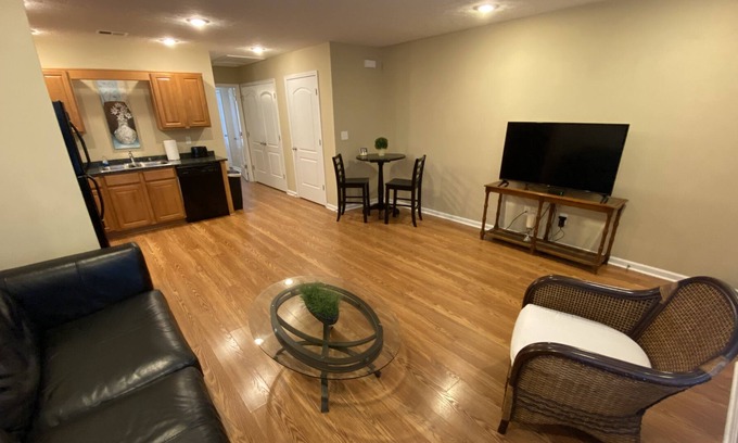 Elizabethtown Apartment | Renaissance Gardens 102 C ~