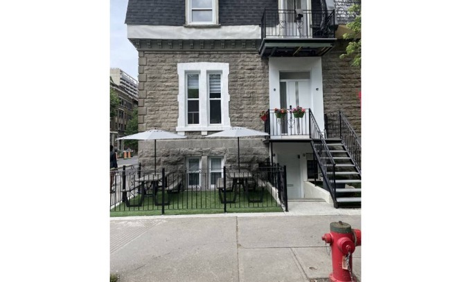 Shaughnessy Village Apartment | RENOV! COZY 4 1/2 DT MTL W/Patio