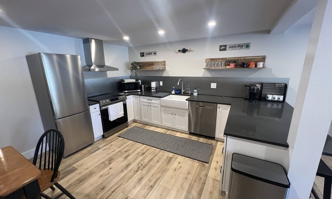Stowe Area Apartment | Renovated 2‑Bed Apt w/EV Charger, Wi‑Fi & Private Patio — 1 mi to Stowe Village
