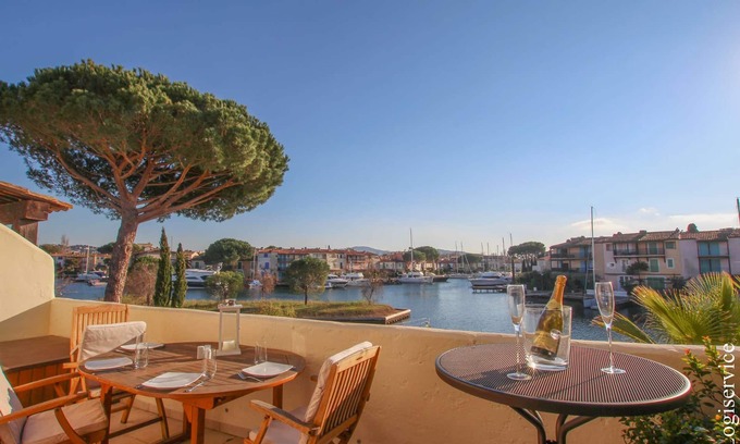 Port Grimaud Apartment | Renovated 2 bedrooms flat et 14 m mooring