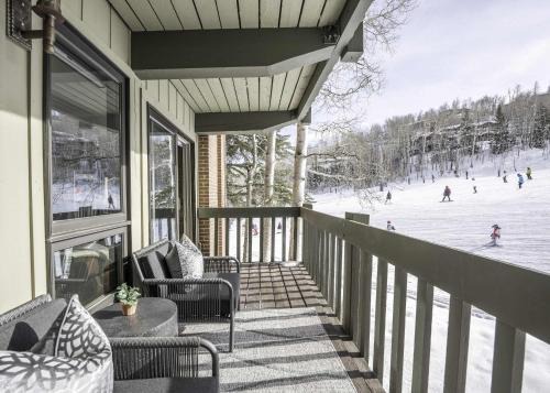 Snowmass Village House | Renovated 2 BR Condo w Hot Tub -Mountain Views!