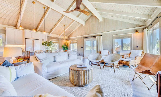 Duck House | Renovated ~ 4Mins to Beach & Community Pool!
