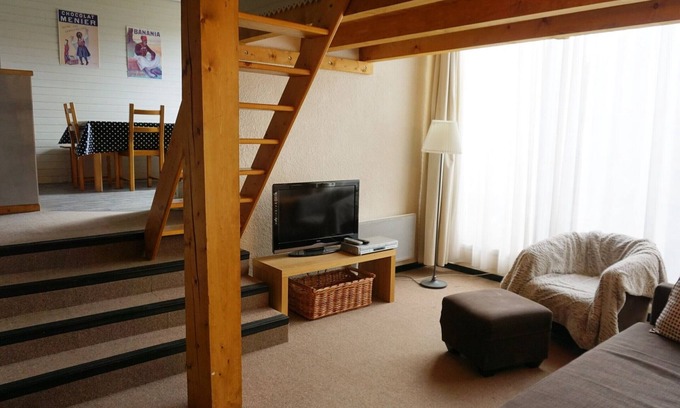 Orcieres-Merlette Apartment | Renovated apartment for 9, near slopes, equipped kitchen, linen included in winter