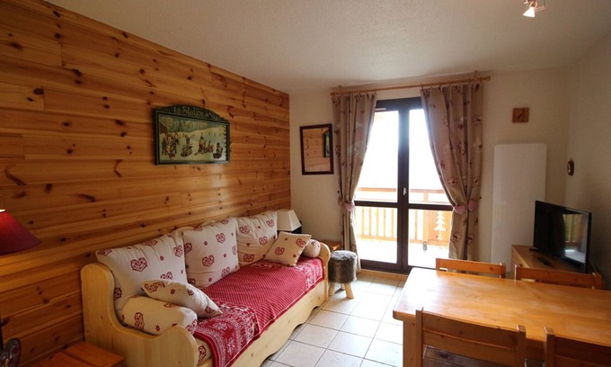 Auris Apartment | Renovated apartment for 6, 400m from slopes, free parking