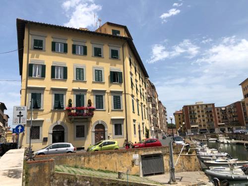 Venezia Nuova Apartment | Renovated apartment with 3 bedrooms in an historic palazzo between port and old town
