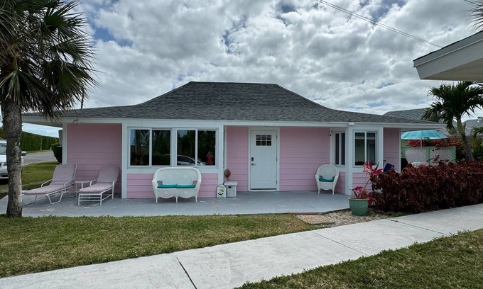 Treasure Cay Villa | Renovated Beach Villa 671. Steps away from the beach. Sleeps 6. WiFi. Laundry