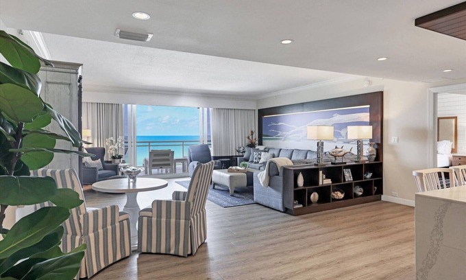 Sarasota Condo | Renovated Beachfront 2 Bedroom Condo by FVC