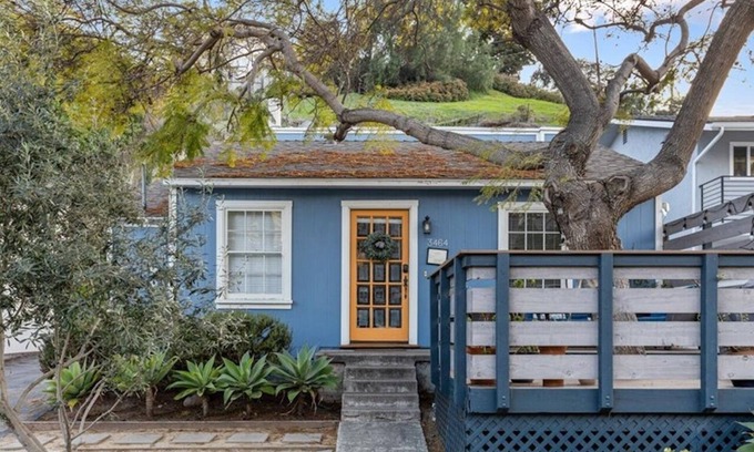 Middletown House | Renovated Blue Cottage 5 mins from Downtown San Diego