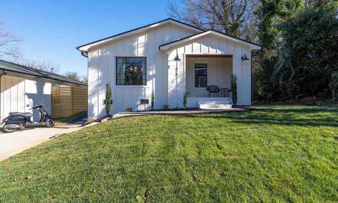 Greenville House | Renovated Bungalow, super close to Downtown, Unity Park and Swamp Rabbit Trails