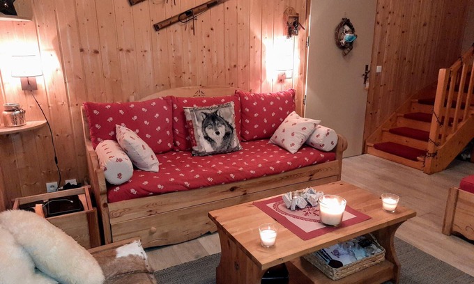 La Joue du Loup Ski Chalet | Renovated chalet for 6 with WIFI and free parking in La Joue du Loup