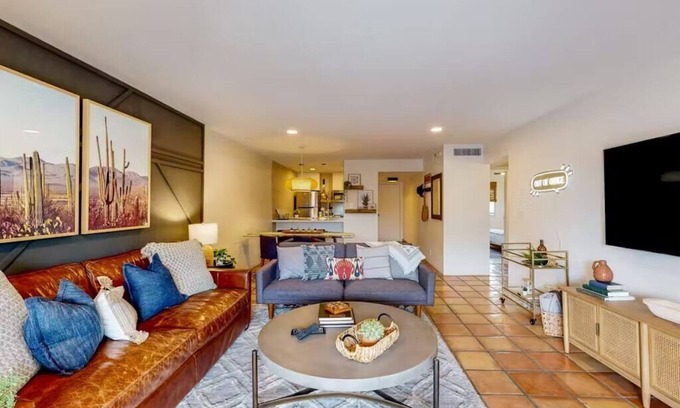 South Scottsdale Condo | Renovated Condo with Pool, Spa, & Gym access