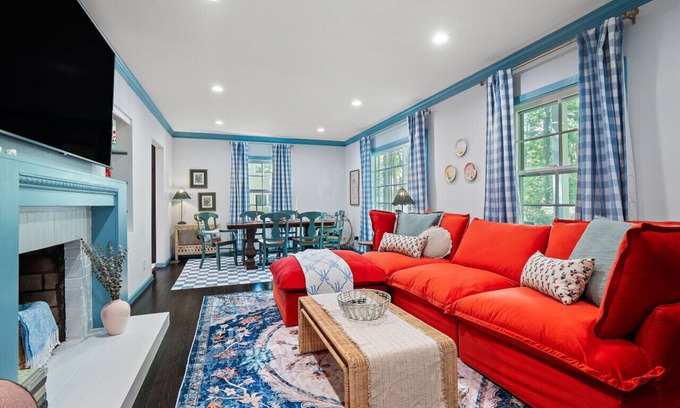 Moreland Hills House | Renovated Cottage|Game Room|Fire Pit|Sleeps 8