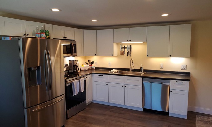 Rangeley House | Renovated Cottage close to village & Saddleback