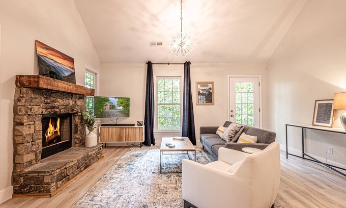 Bryson City Cottage | Renovated Cozy Cottage in Bryson City! Experience the cool Smokies!