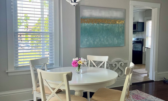 Wheaton House | Renovated Downtown Wheaton ~Gem~