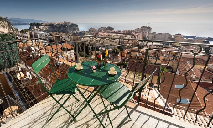 Cap d'Ail Condo | Renovated duplex with sea view on the outskirts of Monaco