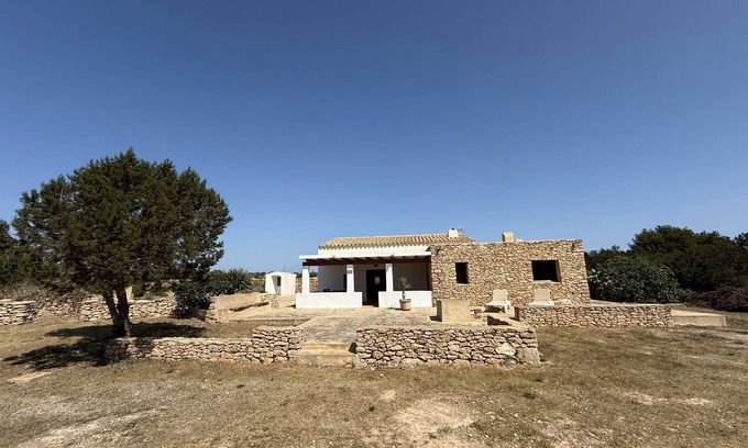 Pilar de la Mola Cottage | Renovated farmhouse