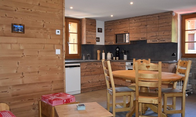 Pralognan-la-Vanoise Ski Chalet | Renovated Barn in Charming Hamau Close to Pralognan-La-Vanoise With South-Facing Balcony