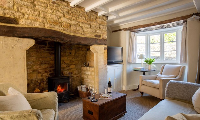 Bourton-on-the-Hill Cottage | ★ Renovated Cosy & Rustic Cotswold cottage with fire ★