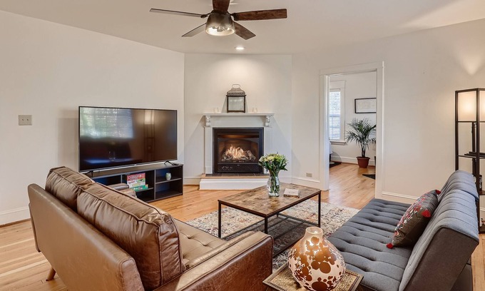 Durham House | *Renovated, Historic 4 Bed (Sleeps 8!) "Treehouse" in Downtown Durham*