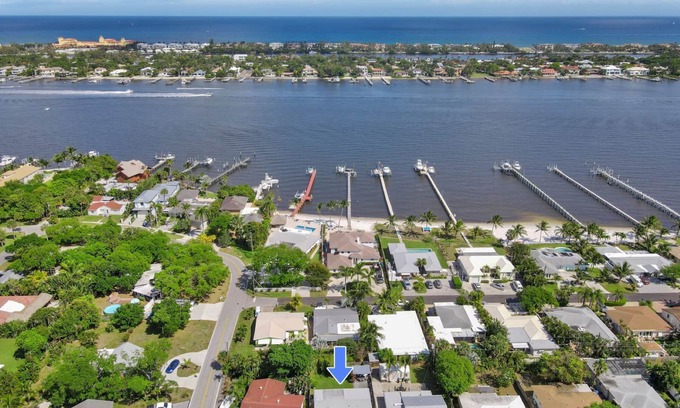 East Central Boulevard House | Renovated House just mile from the the Pier and the Beach with pool and jacuzzi