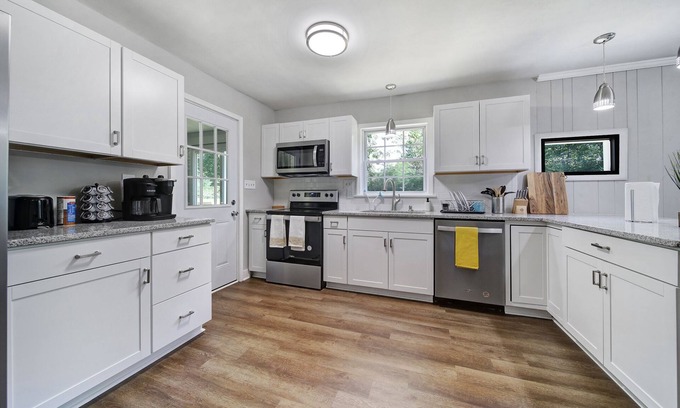 Charlotte House | Renovated House on Robinson, 17 mins to Uptown!