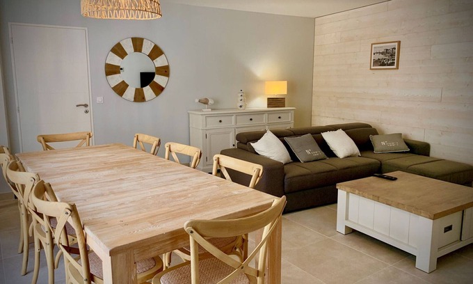 Meze House | Renovated house with garage and terraces in Mèze