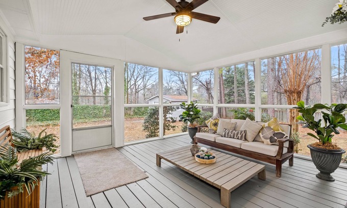 Woodstock House | Renovated Ranch Home. Pet Friendly, Game Room, Fire Pit, Grill, Covered Porch
