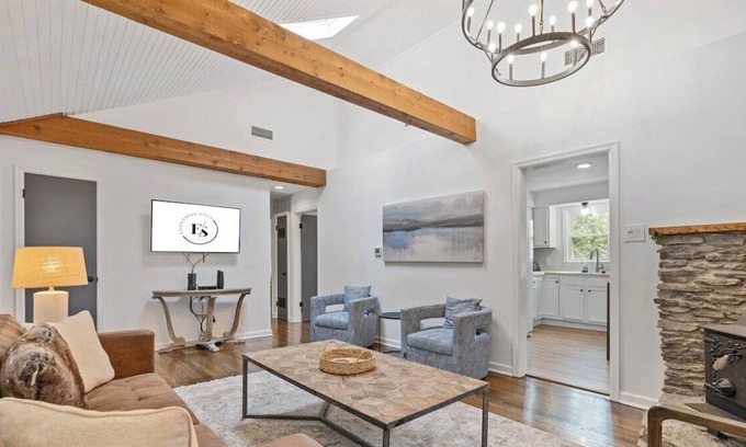 Lexington House | Renovated Retreat- New,Close to D’town!
