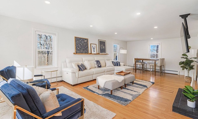 Harwich Port House | RENOVATED, Spacious, 4-bedroom, Dogs ok, Minutes from Beaches