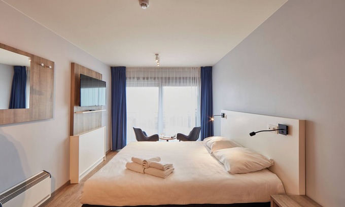 Blankenberge Apartment | Renovated studio for 2 people with sea view in apartment complex