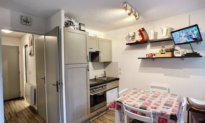 Reberty Apartment | Renovated Studio for 4 with Wifi & Parking, Near Slopes in Les Menuires