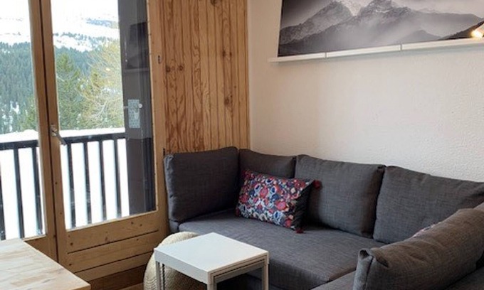 Flaine Apartment | Renovated Studio for 5, Ski-In/Ski-Out, Close to Shops, South-Facing Balcony