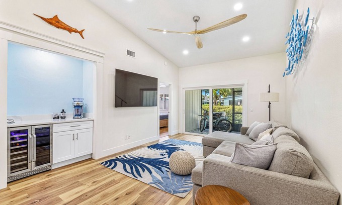 New Smyrna Beach Condo | Renovated Venetian Villas Corner Retreat with Pool, Patio, Close to Beach and Town