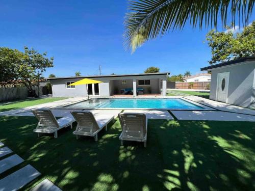 Ludlam Villa | Renovated Villa resort pool, BBQ and Ping Pong Patio