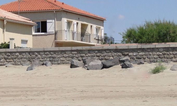 Le Grau-dʼAgde Apartment | Rent Apartment with sea view. Quality services. Warm welcome