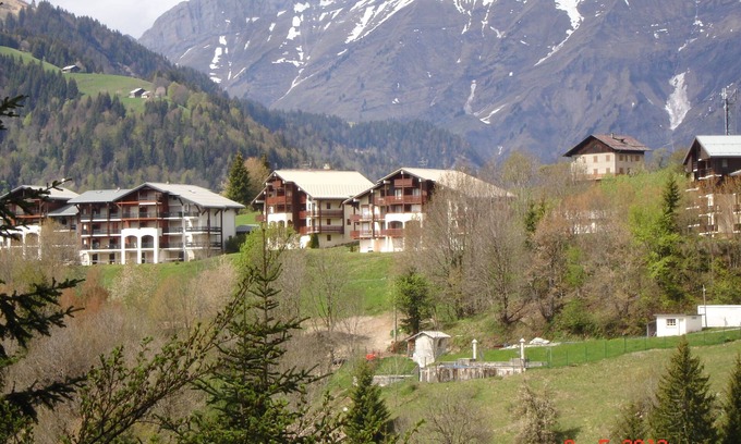 Notre-Dame-de-Bellecombe Apartment | Rental in Notre Dame de Bellecombe, Espace Diamant, 500m from the ski lifts.