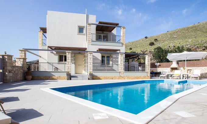 Exopoli Villa | Rental villa with private pool near Chania
