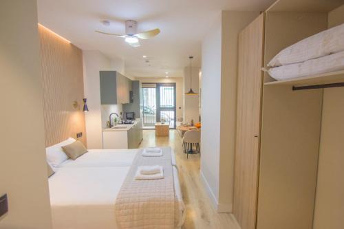 Los Remedios Apartment | RentalSevilla Virgen de Robledo