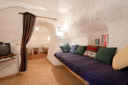 Guadix House | RentitSpain Cueva Oliva, una acogedora cueva y soleado jardín