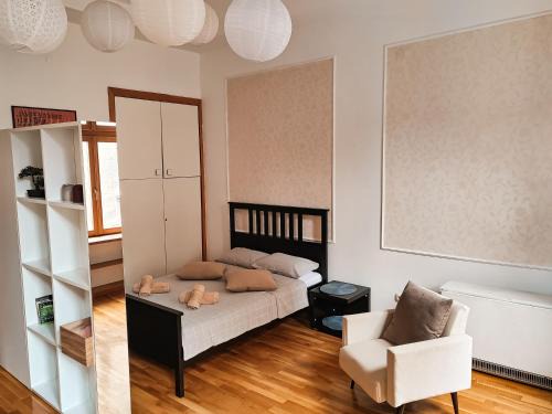 Stari Grad Apartment | Republic Square Studio