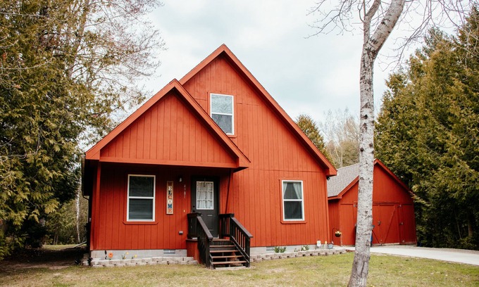 Oscoda House | Reserve your secluded getaway! Dogs welcome. Winter pricing now thru March 31st.