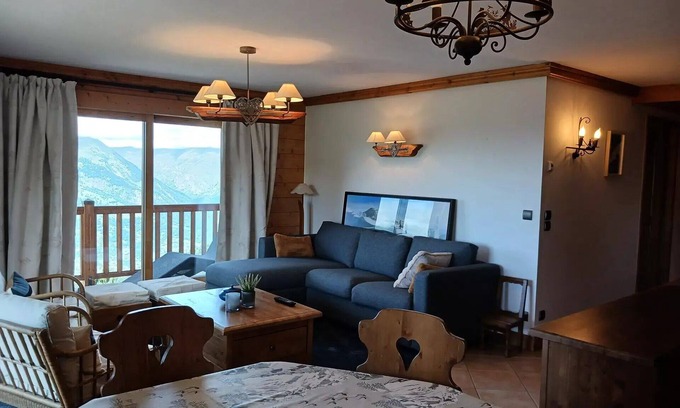 Arc-1800 Apartment | Residence L'iseran - Spacious 4 rooms, slopes, upscale residence with swimming pool, splendid views of Mont Blanc and west terrace.