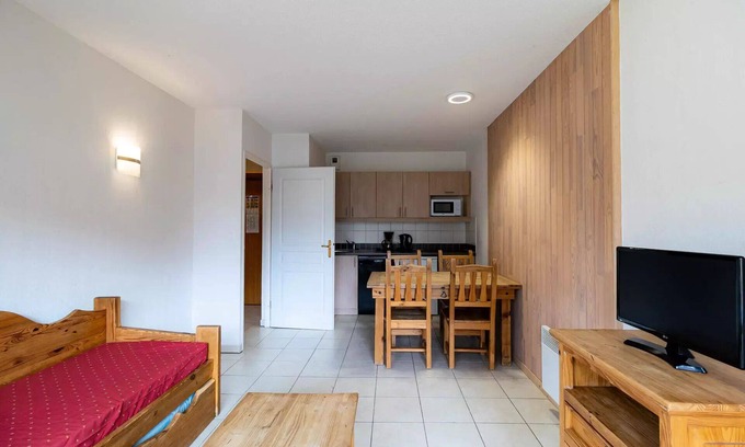 Les Orres Apartment | Residence Le Balcon Des Airelles - Quiet apartment in the heart of Orres 1800