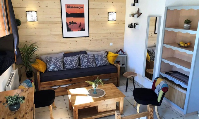Les Orres Apartment | Residence Le Balcon Des Airelles - Warm, redecorated apartment in the heart of Orres