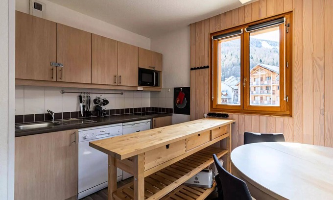 Les Orres Apartment | Residence Le Balcon Des Airelles - Fully equipped renovated apartment on Les Orres 1800