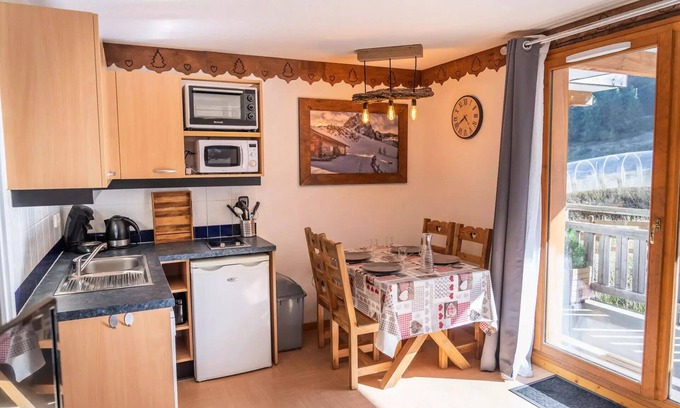 Les Orres Apartment | Residence Le Parc Des Airelles - Studio 4 people with view on the slopes