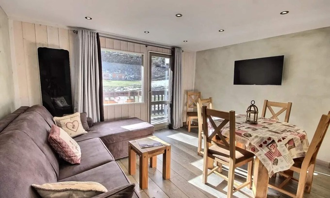 Meribel-Mottaret Apartment | Residence Les Cembros - Beautiful cozy apartment for 4 people in Meribel Mottaret