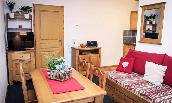 Vaujany Apartment | Residence Les Valmonts de Vaujany - 2 rooms 4 people